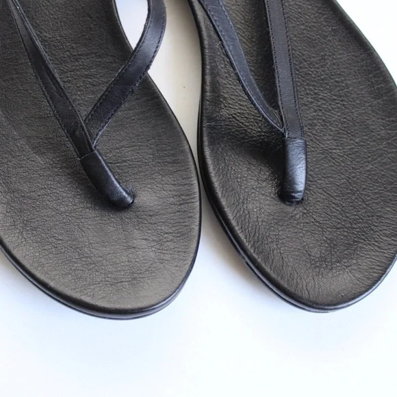 Inuovo Black Leather Thong Strap Sandals Size 8.5 Womens - Picture 3 of 5